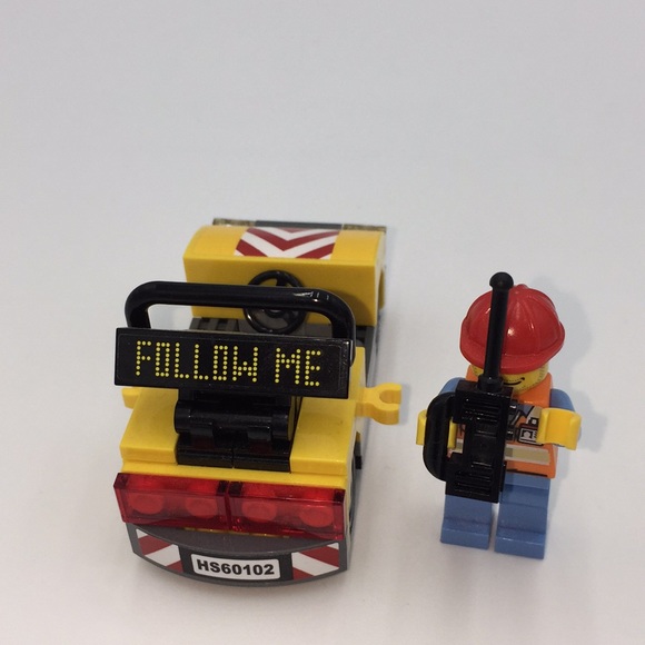 Lego  City Airport Service Building Set Plane Limousine Vehicle 5 Figures 60102 - Picture 10 of 11